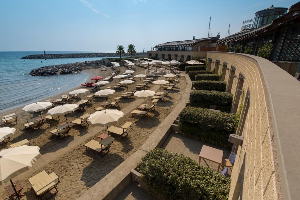 Hotel Riviera Dei Fiori San Lorenzo al Mare Exterior foto